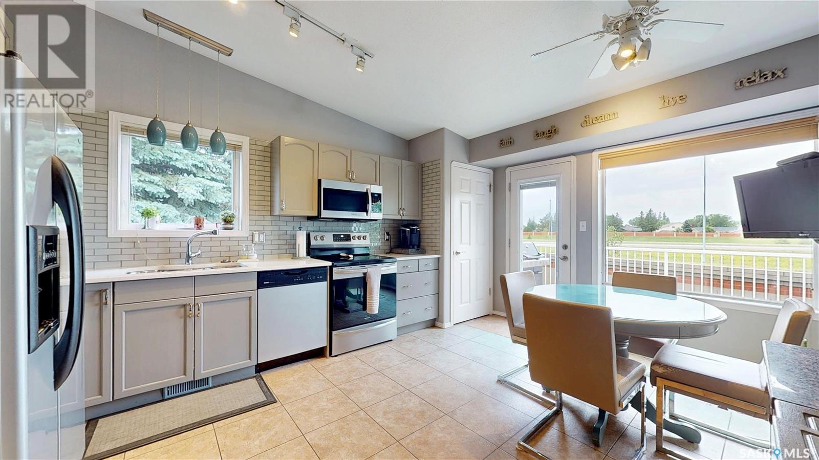 Single Family House Bungalow for Sale in  Renfrew CRESCENT E Regina 