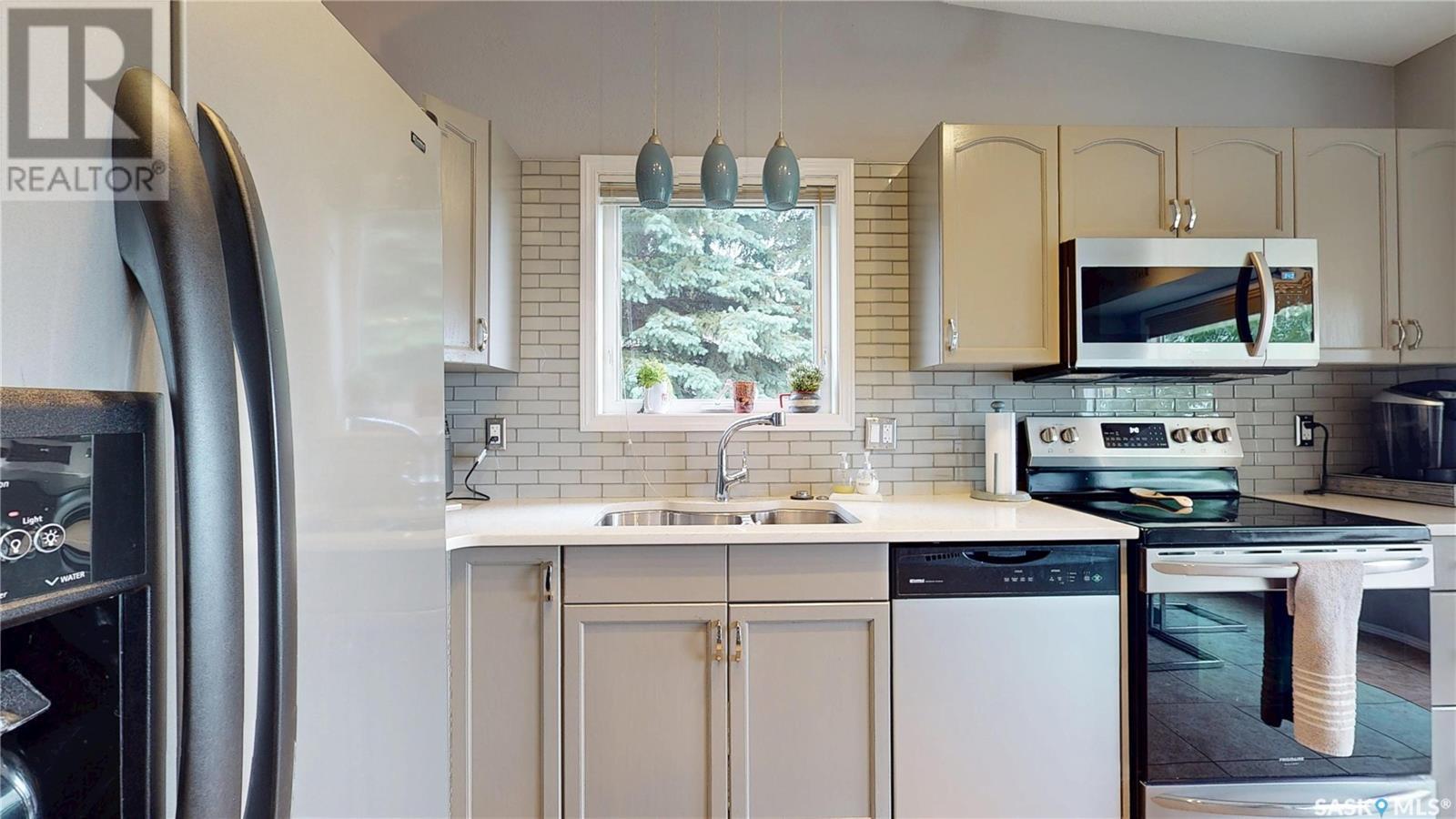 Single Family House Bungalow for Sale in  Renfrew CRESCENT E Regina 