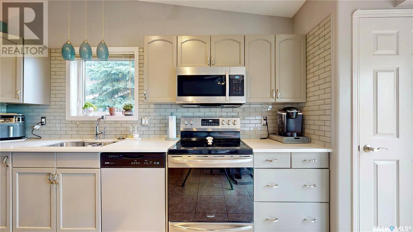 Single Family House Bungalow for Sale in  Renfrew CRESCENT E Regina 