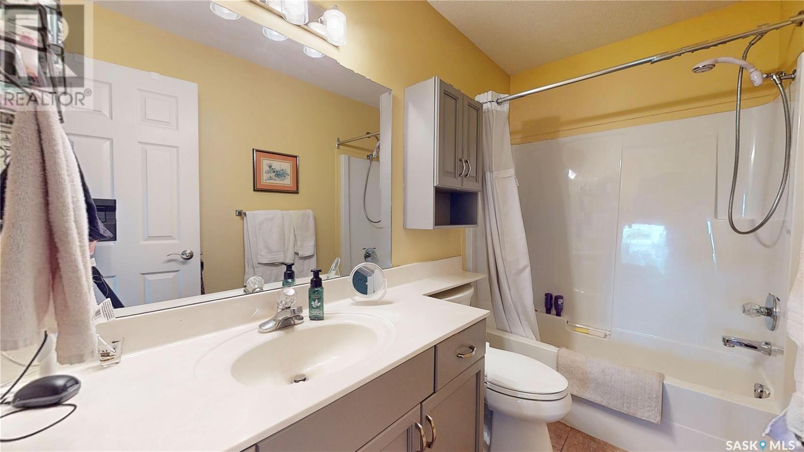 Single Family House Bungalow for Sale in  Renfrew CRESCENT E Regina 