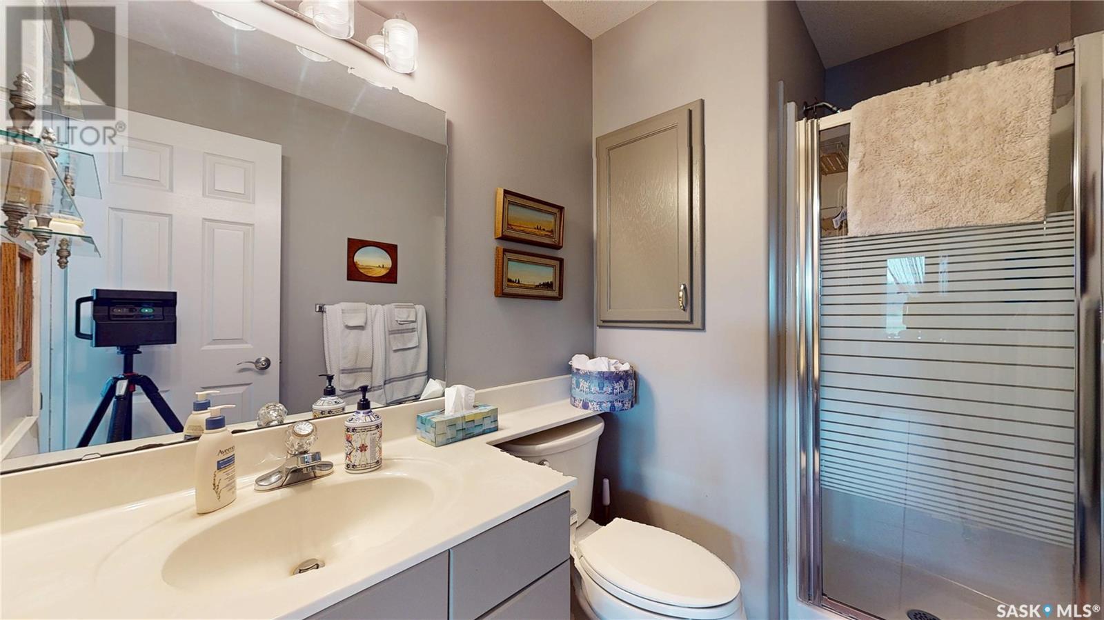 Single Family House Bungalow for Sale in  Renfrew CRESCENT E Regina 