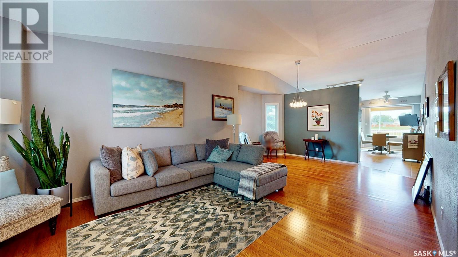 Single Family House Bungalow for Sale in  Renfrew CRESCENT E Regina 