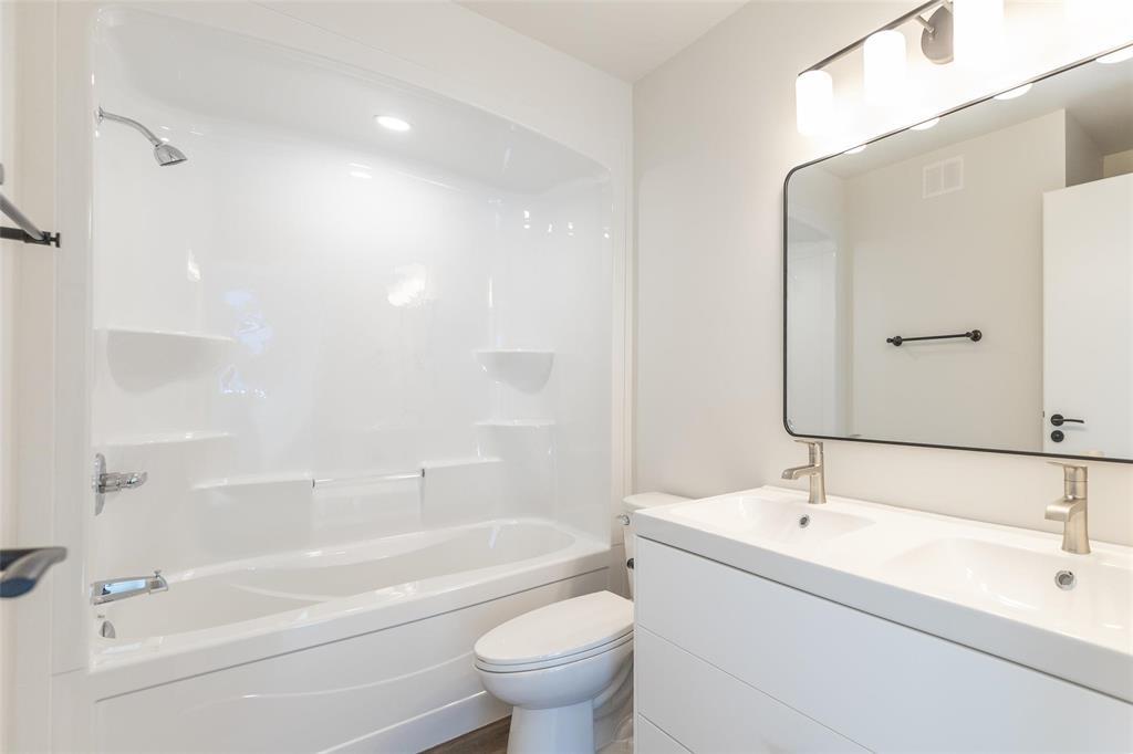 Photo 13 of 39 Carrera Cove, Steinbach MB