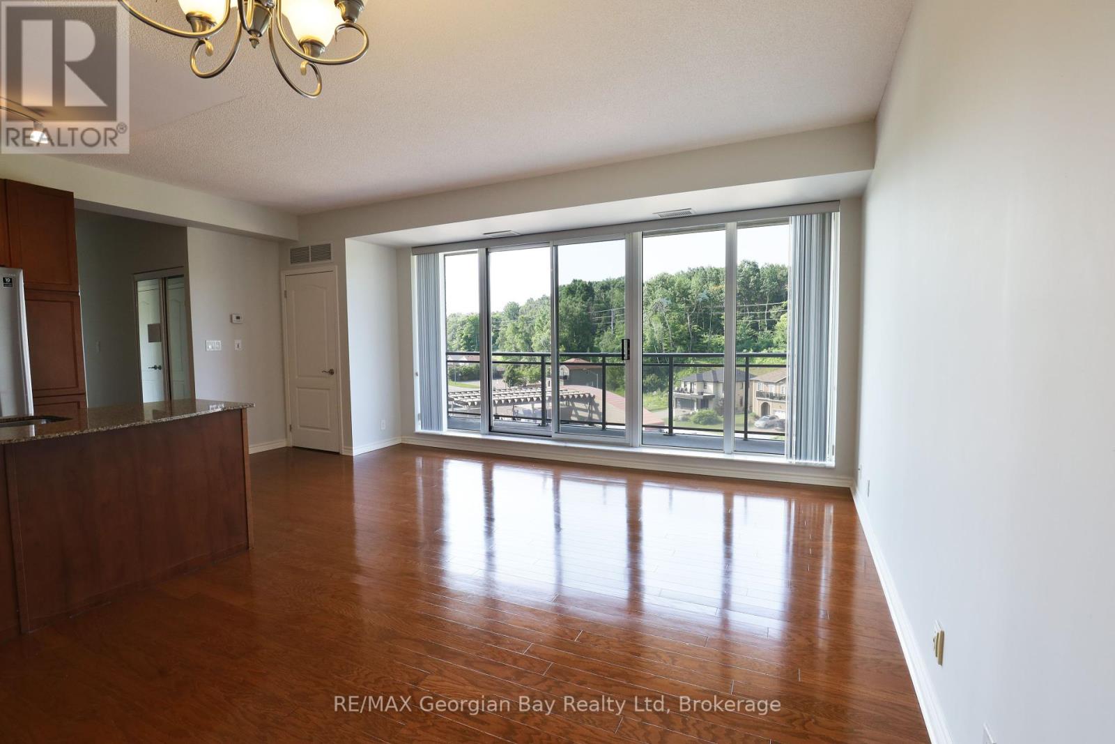 Photo 7 of 509 699 Aberdeen Boulevard, Midland ON