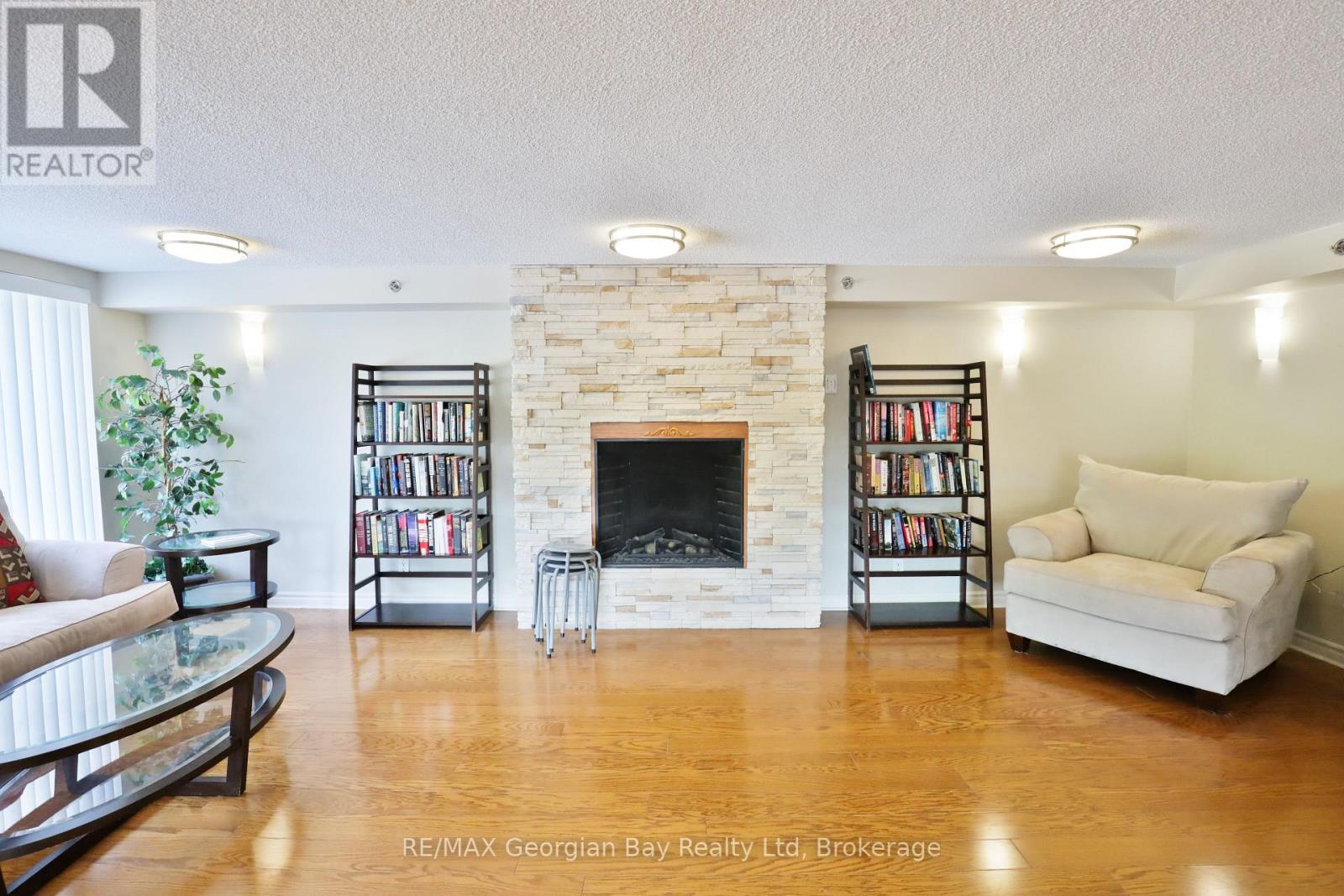 Photo 4 of 509 699 Aberdeen Boulevard, Midland ON