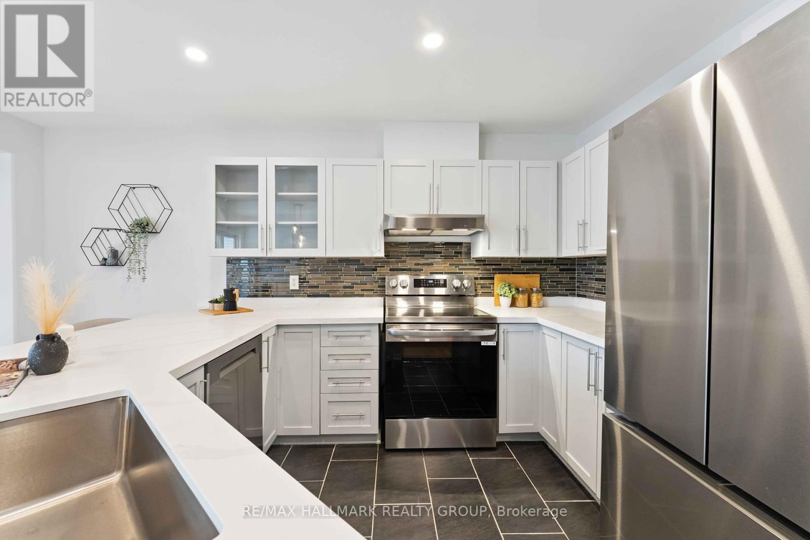 Photo 13 of 27 Wallsend Avenue, Ottawa ON