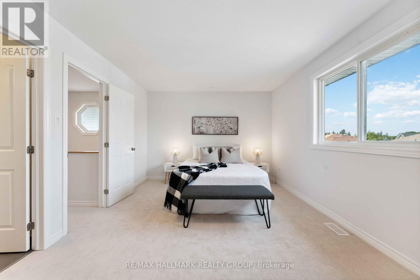 Photo 17 of 27 Wallsend Avenue, Ottawa ON