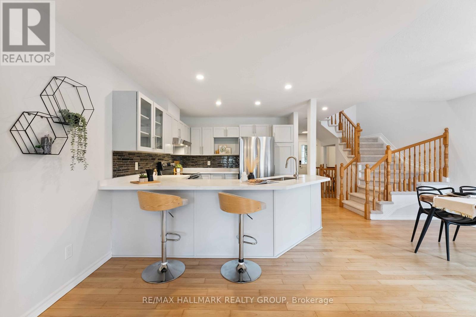 Photo 7 of 27 Wallsend Avenue, Ottawa ON