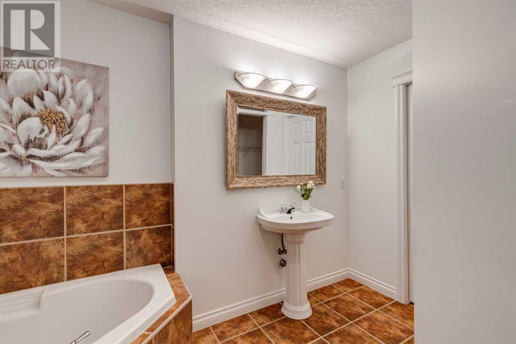 Single Family House for Sale in   Hemlock Crescent SW Spruce Cliff Calgary 