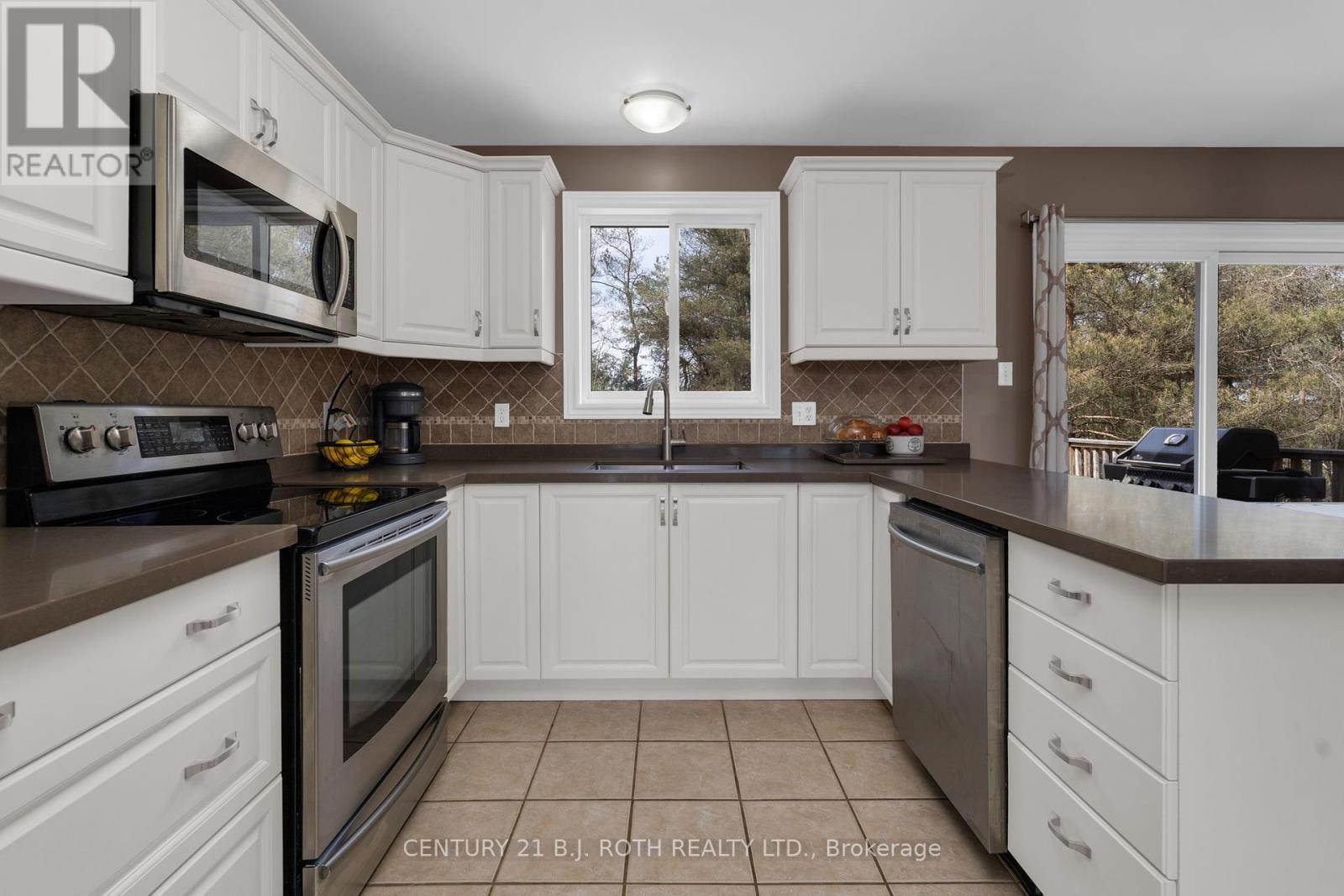 Photo 24 of 68 Davenport Drive, Springwater ON