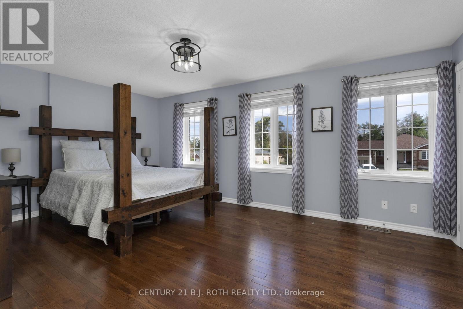 Photo 45 of 68 Davenport Drive, Springwater ON
