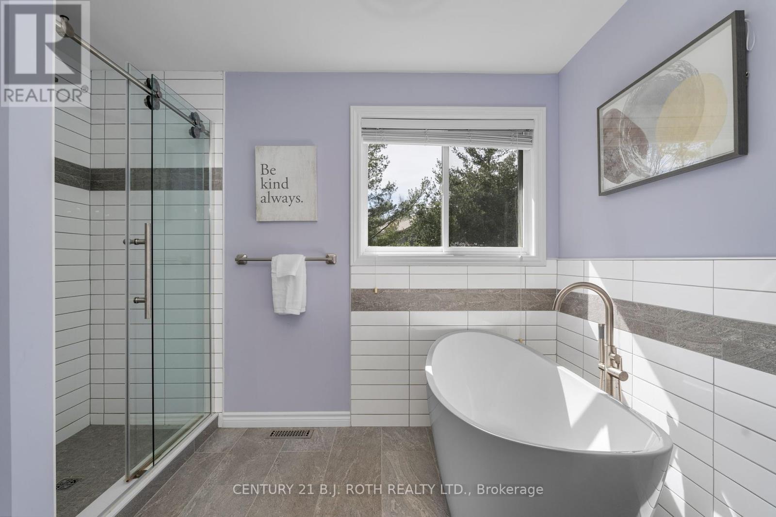 Photo 5 of 68 Davenport Drive, Springwater ON