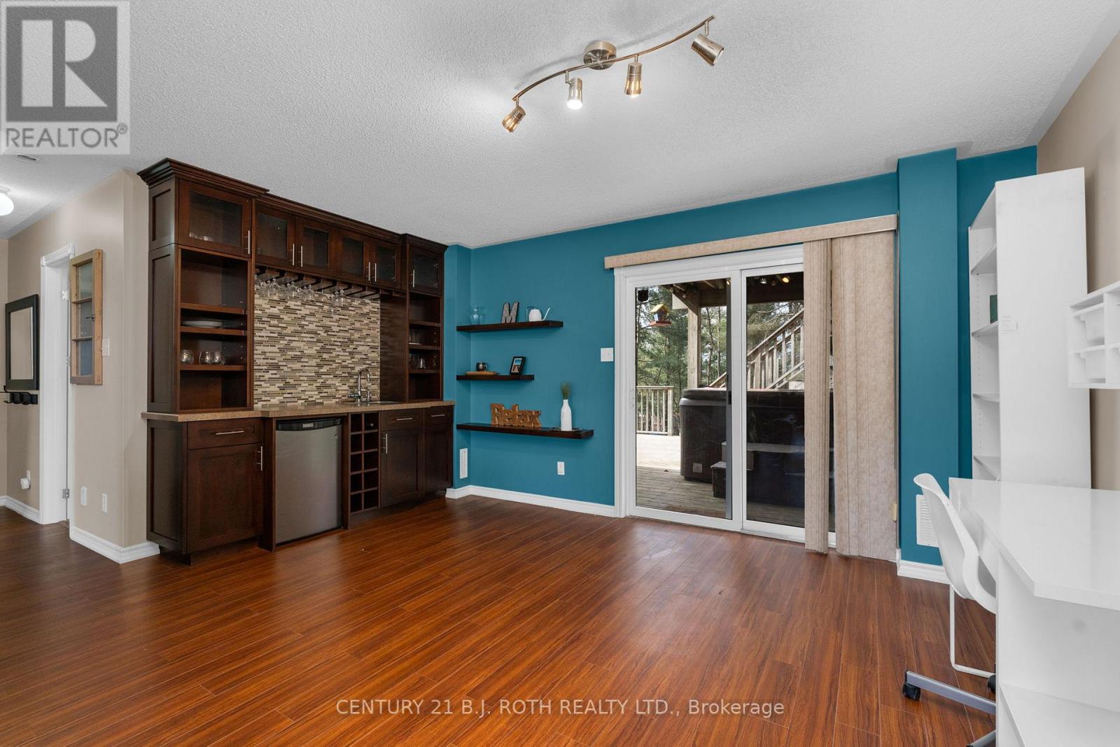 Photo 23 of 68 Davenport Drive, Springwater ON