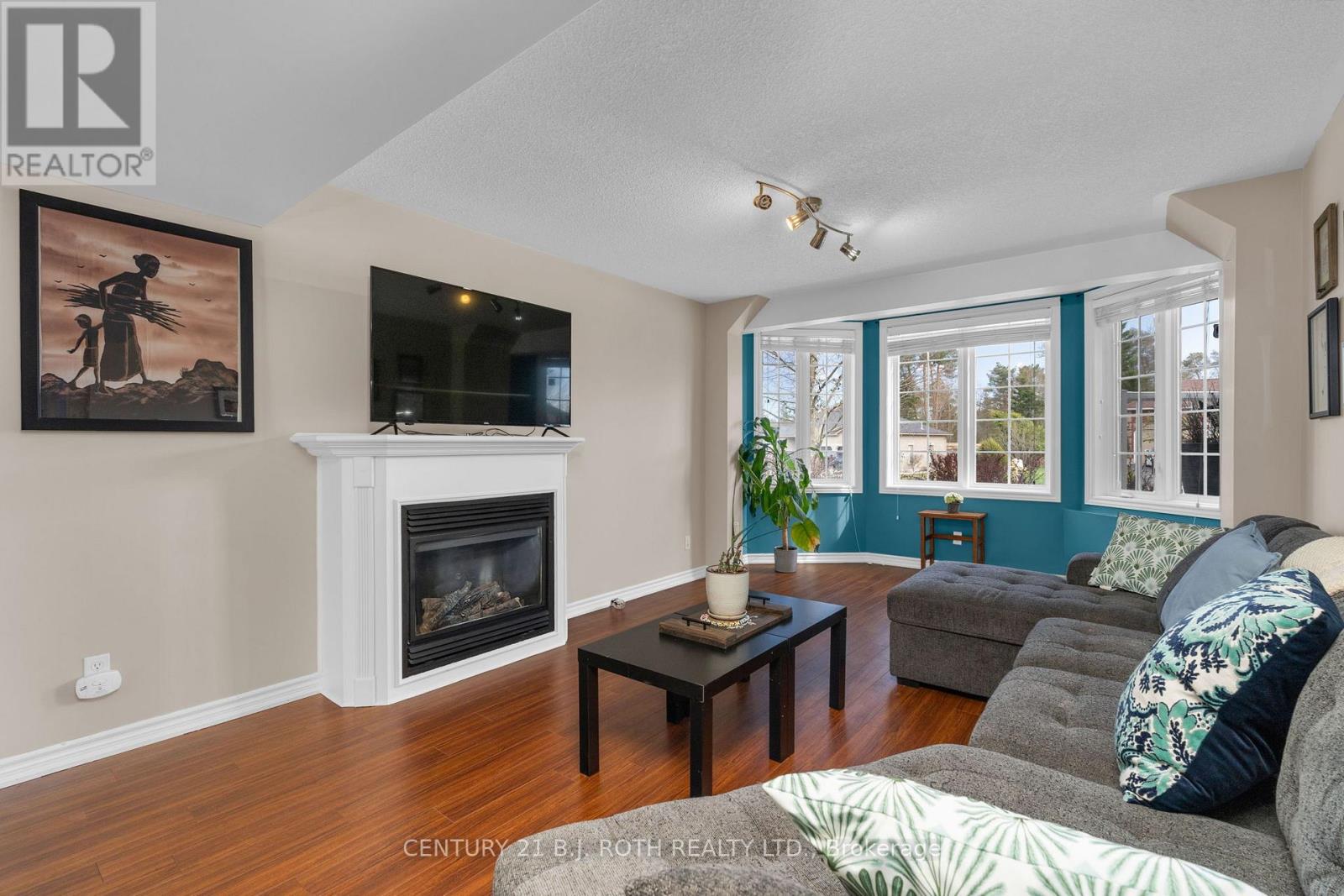 Photo 34 of 68 Davenport Drive, Springwater ON