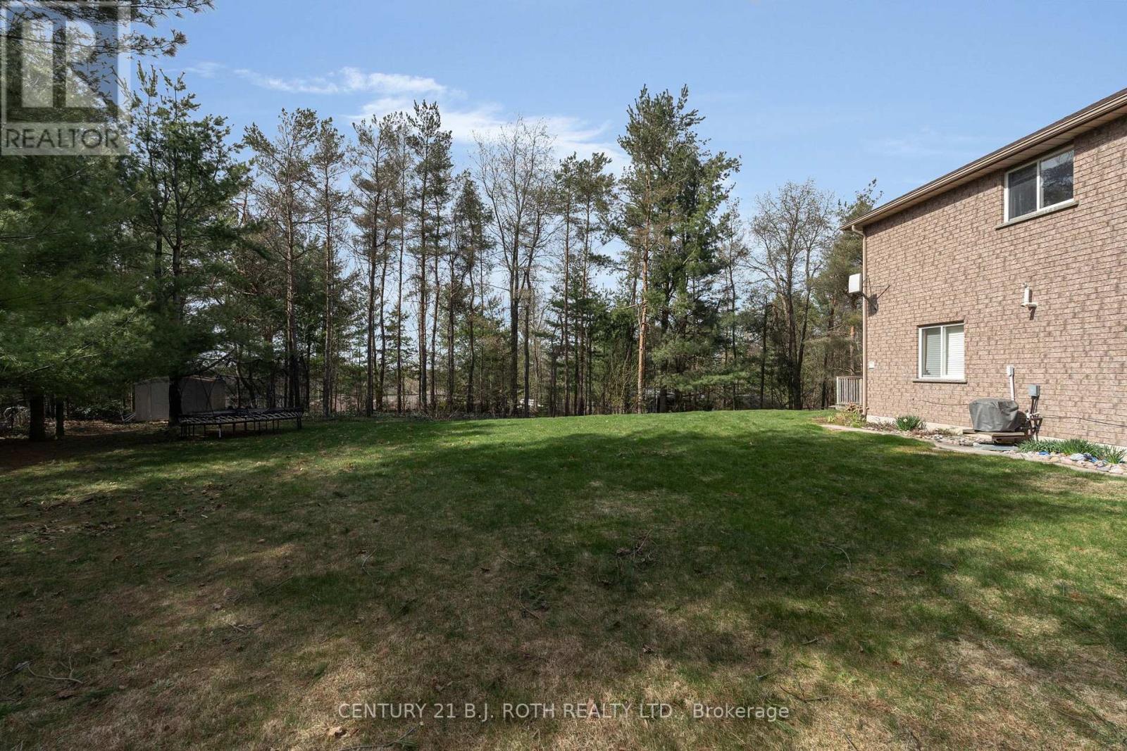 Photo 33 of 68 Davenport Drive, Springwater ON