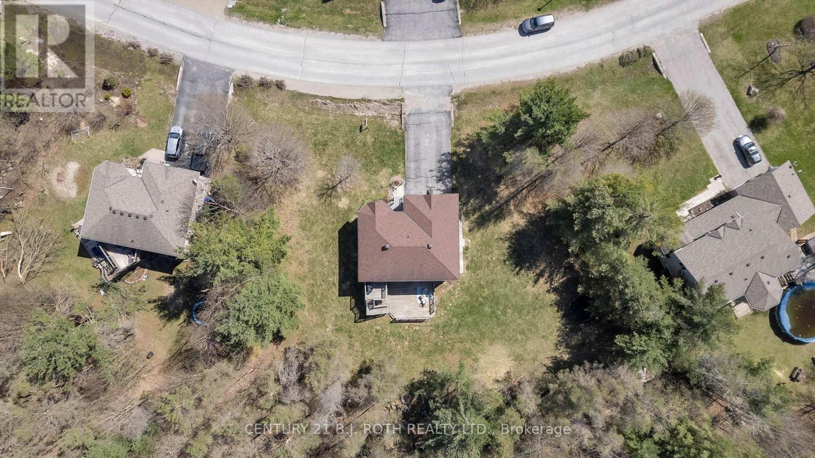 Photo 32 of 68 Davenport Drive, Springwater ON