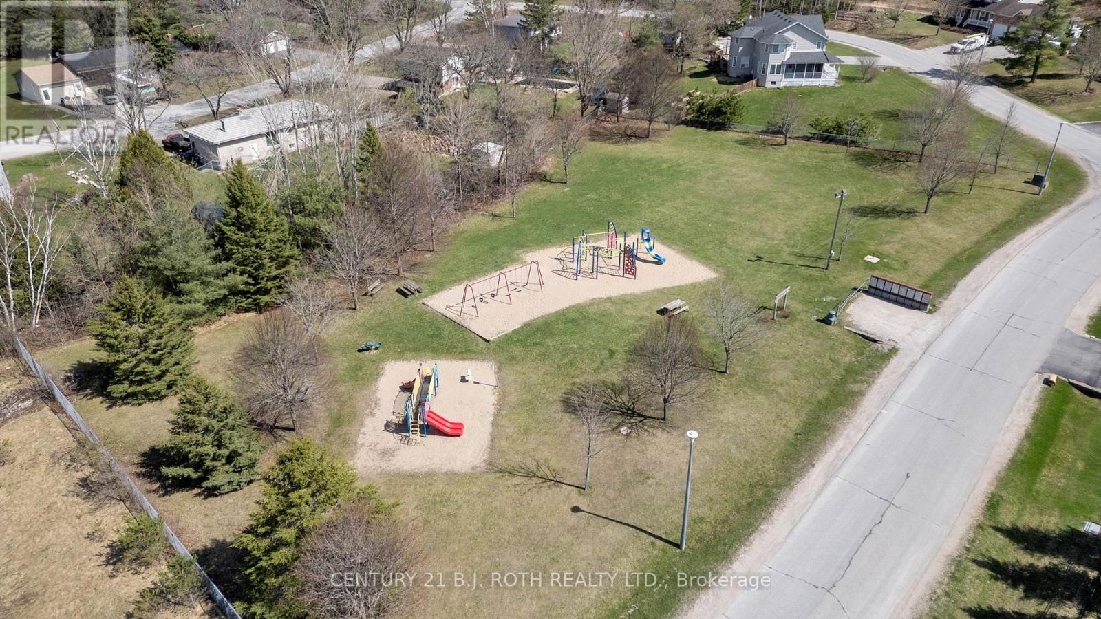 Photo 17 of 68 Davenport Drive, Springwater ON
