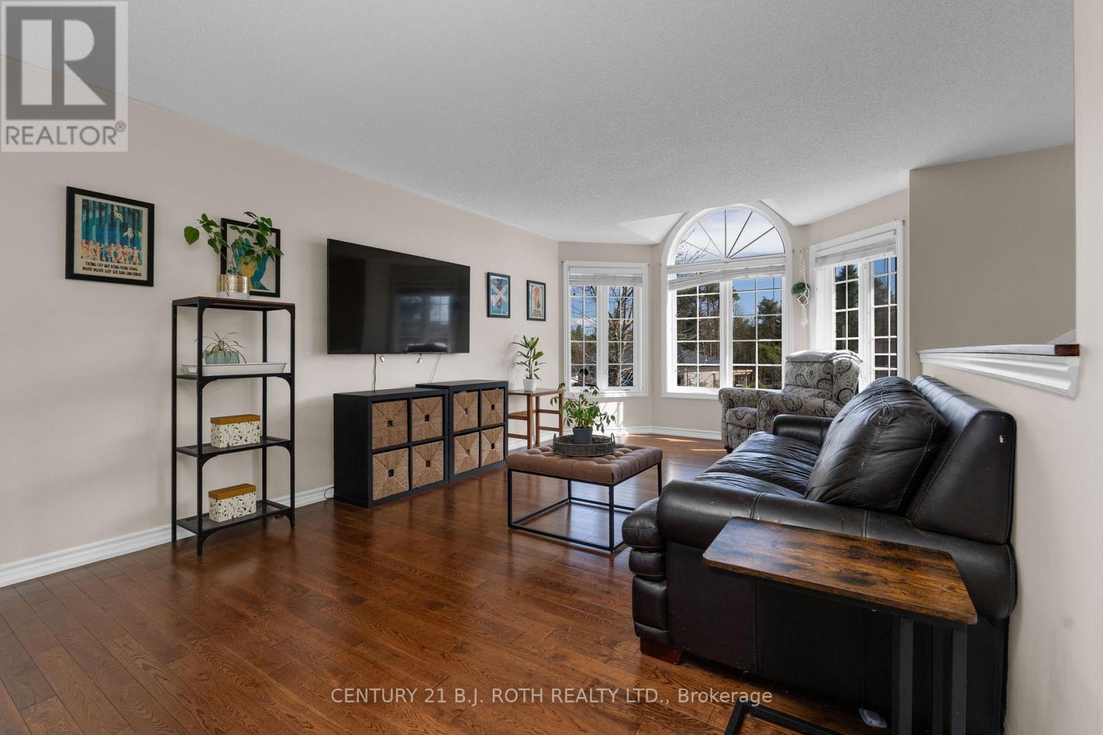Photo 27 of 68 Davenport Drive, Springwater ON