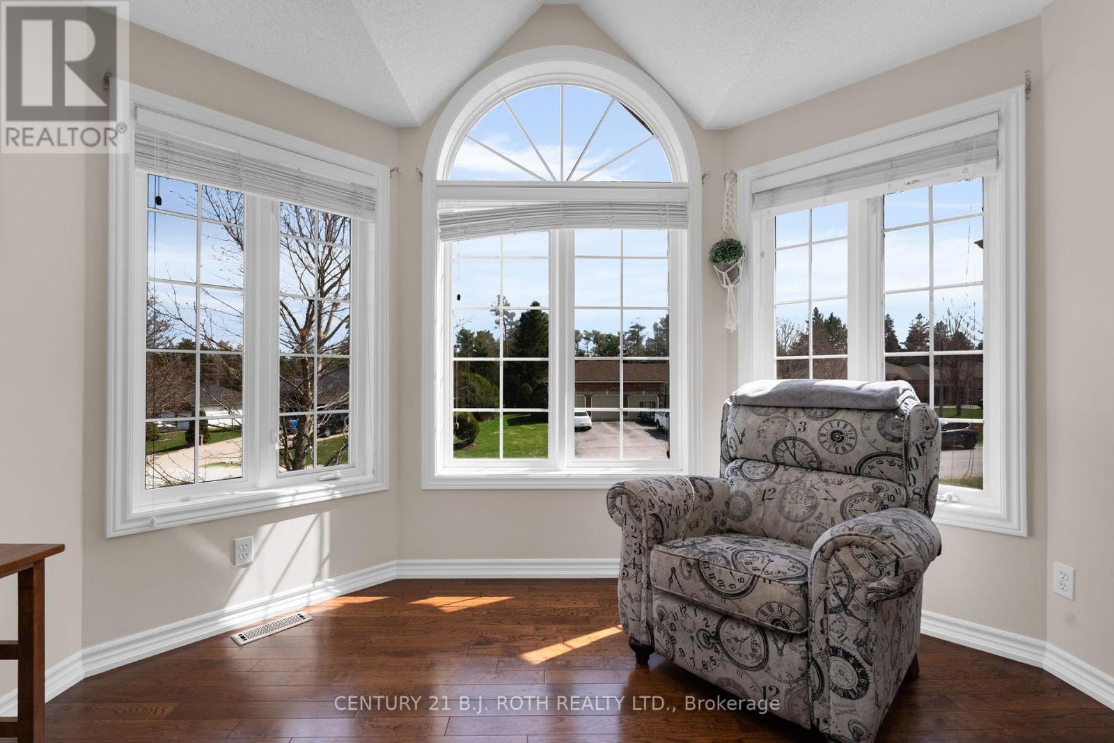 Photo 41 of 68 Davenport Drive, Springwater ON
