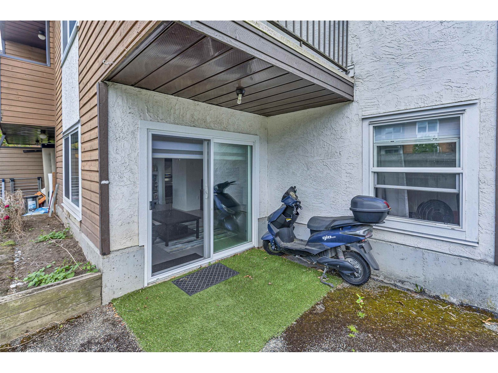 Photo 1 of 102 33850 Fern Street, Abbotsford BC