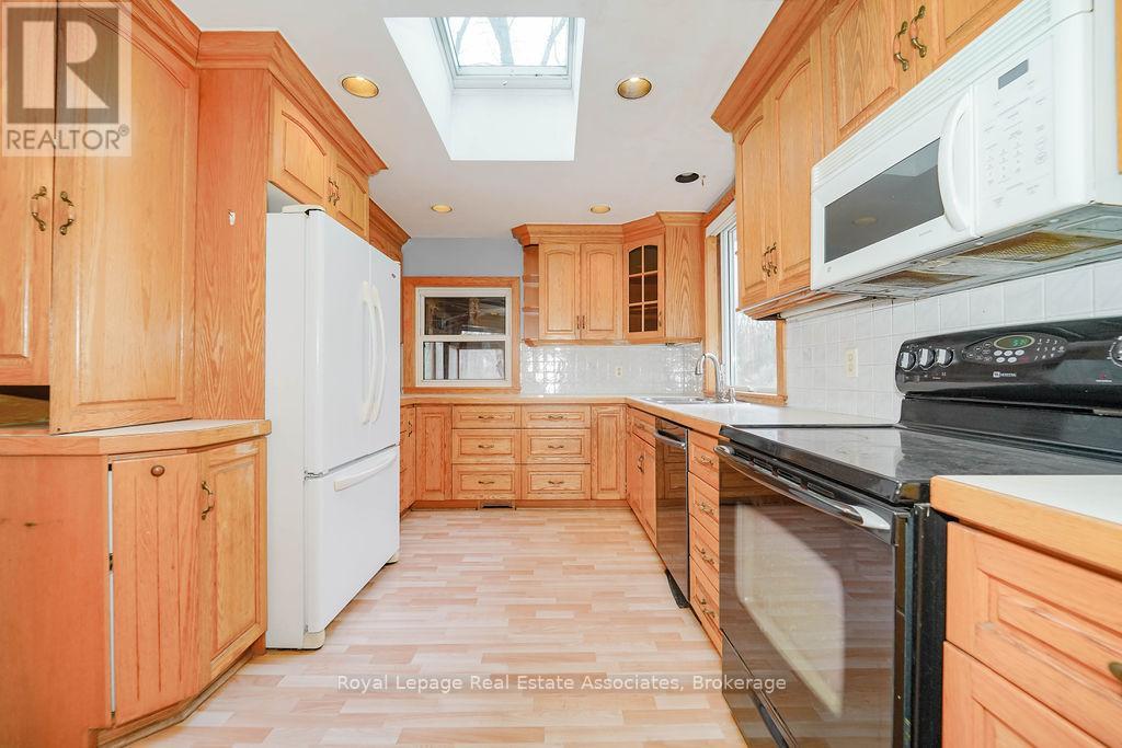 Photo 21 of 3364 Burnhamthorpe Road W, Oakville ON