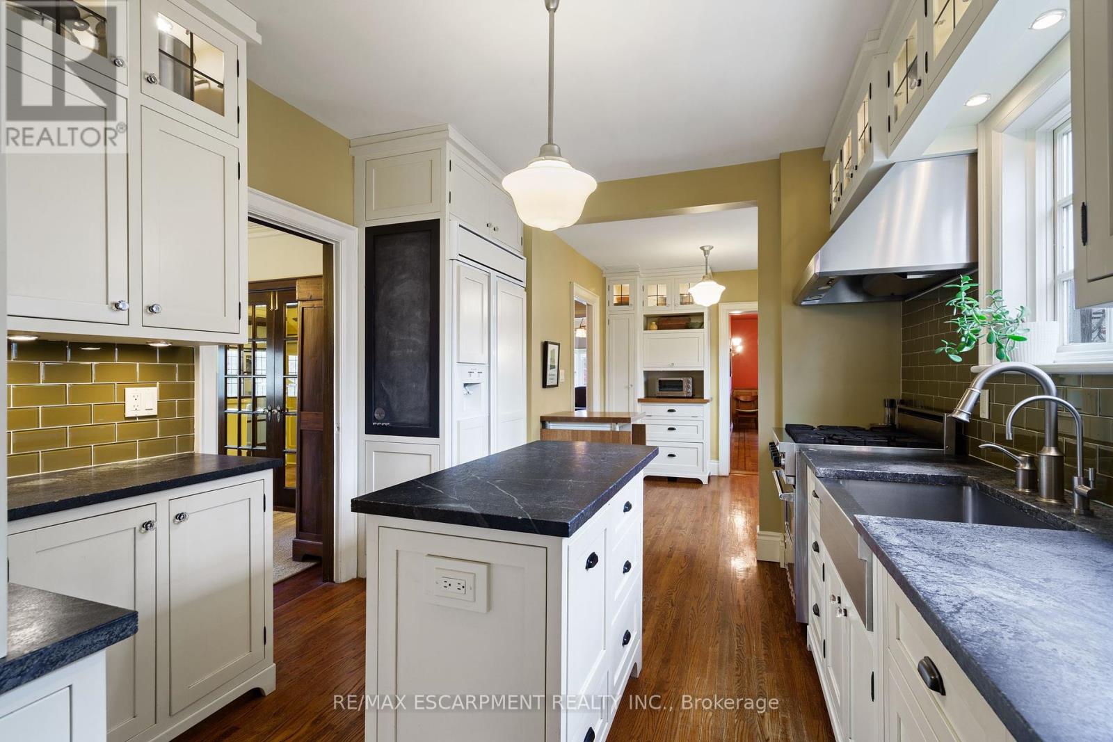 Photo 47 of 2 Oak Knoll Drive, Hamilton ON