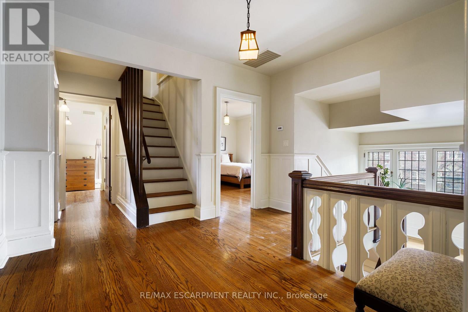 Photo 20 of 2 Oak Knoll Drive, Hamilton ON
