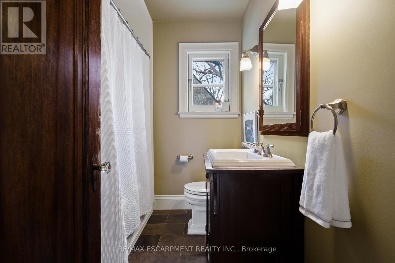 Photo 27 of 2 Oak Knoll Drive, Hamilton ON