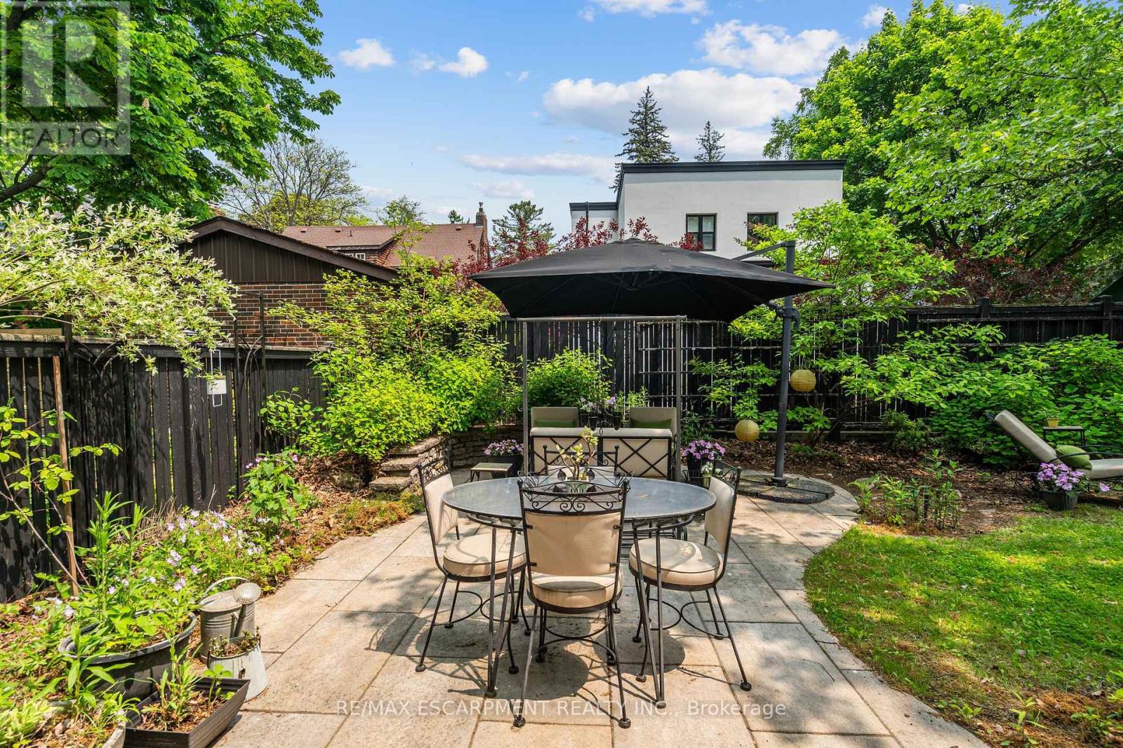 Photo 16 of 2 Oak Knoll Drive, Hamilton ON
