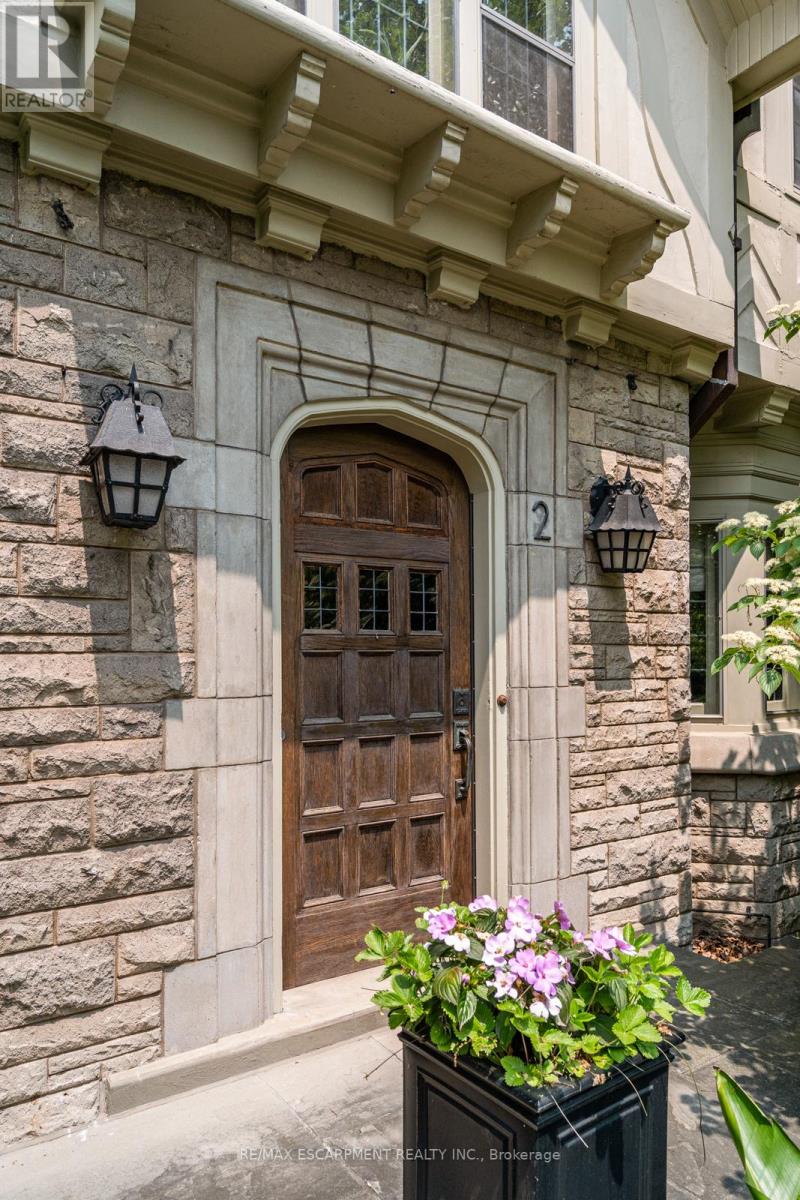 Photo 18 of 2 Oak Knoll Drive, Hamilton ON