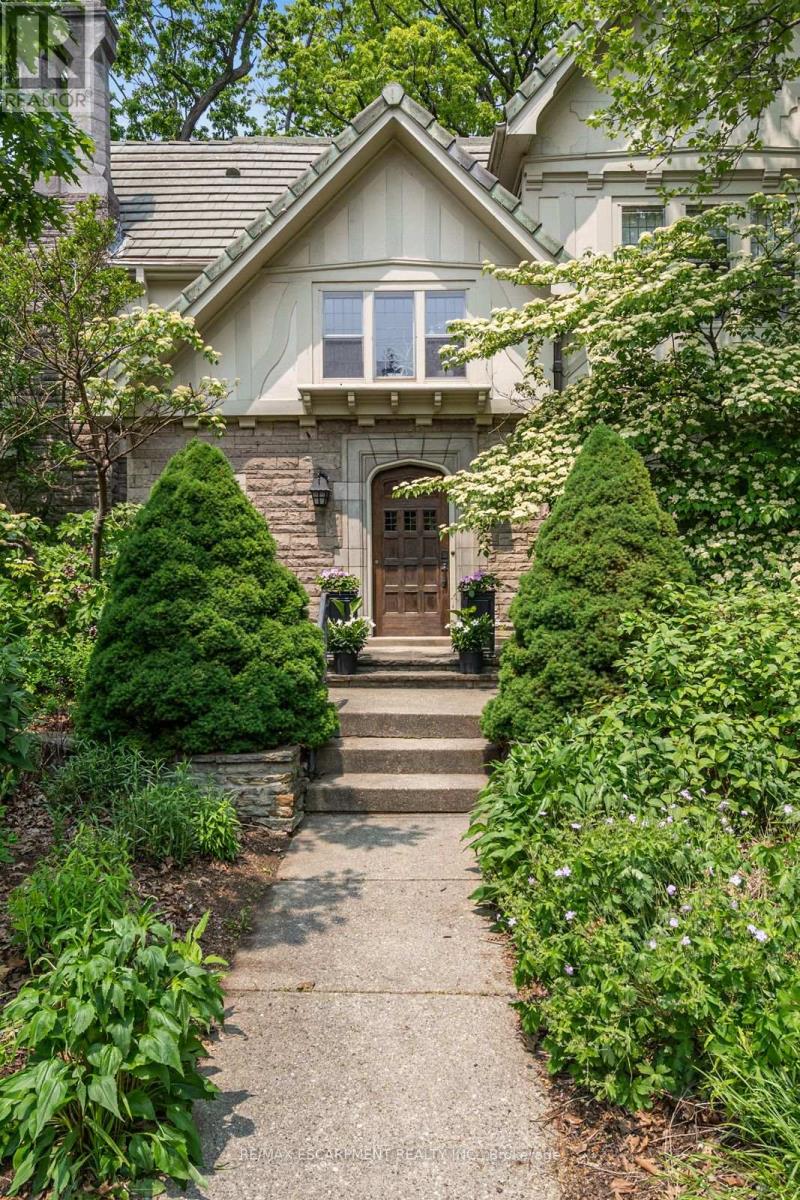 Photo 39 of 2 Oak Knoll Drive, Hamilton ON