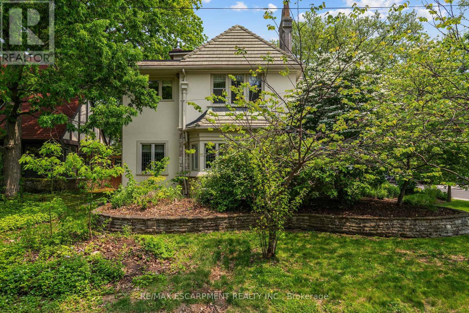 Photo 34 of 2 Oak Knoll Drive, Hamilton ON