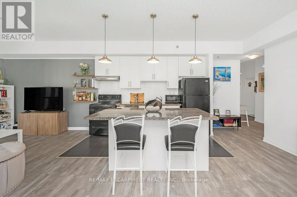Photo 11 of 302 90 Charlton Avenue W, Hamilton ON