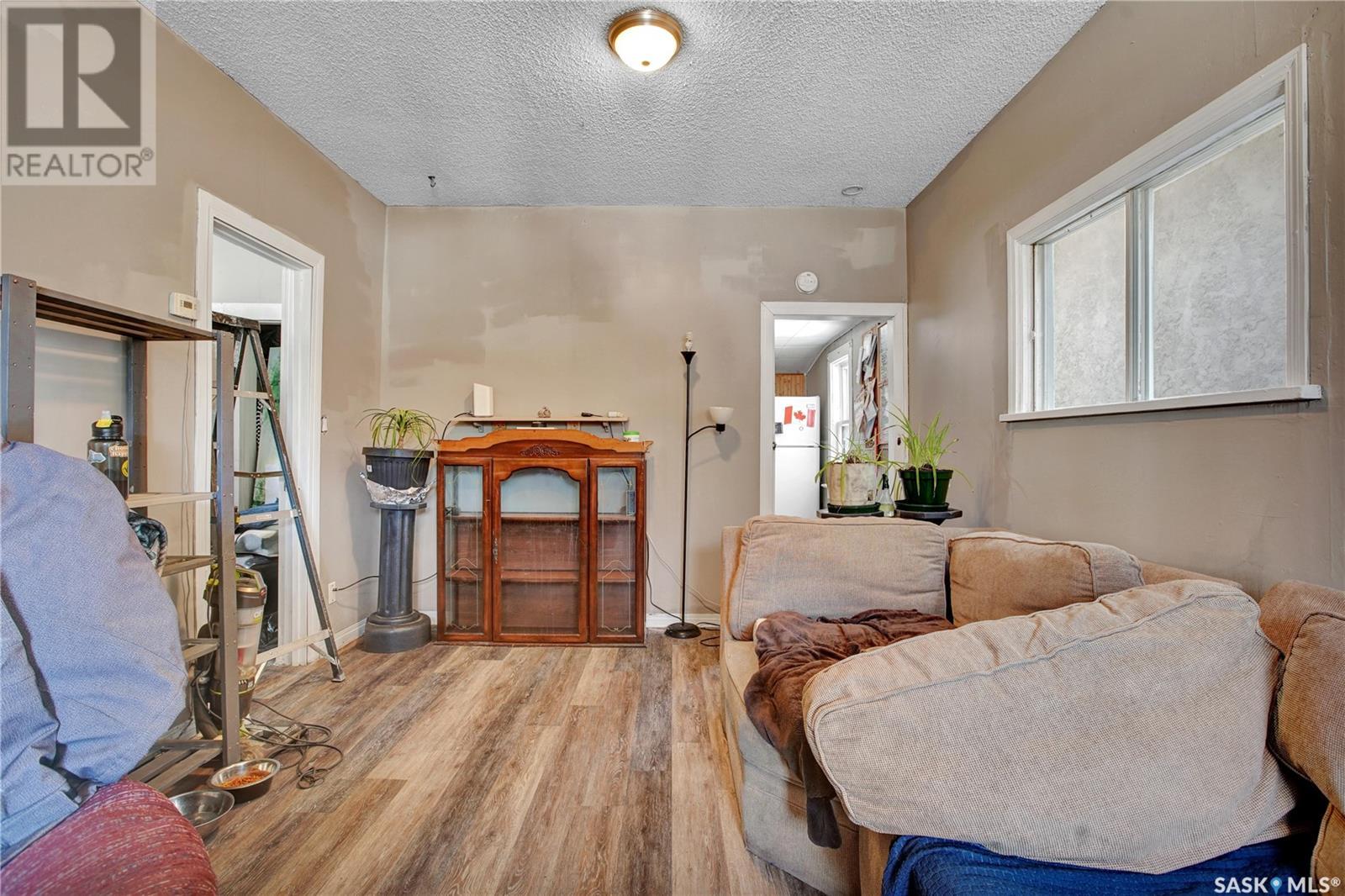 Photo 7 of 206 K Avenue S, Saskatoon SK