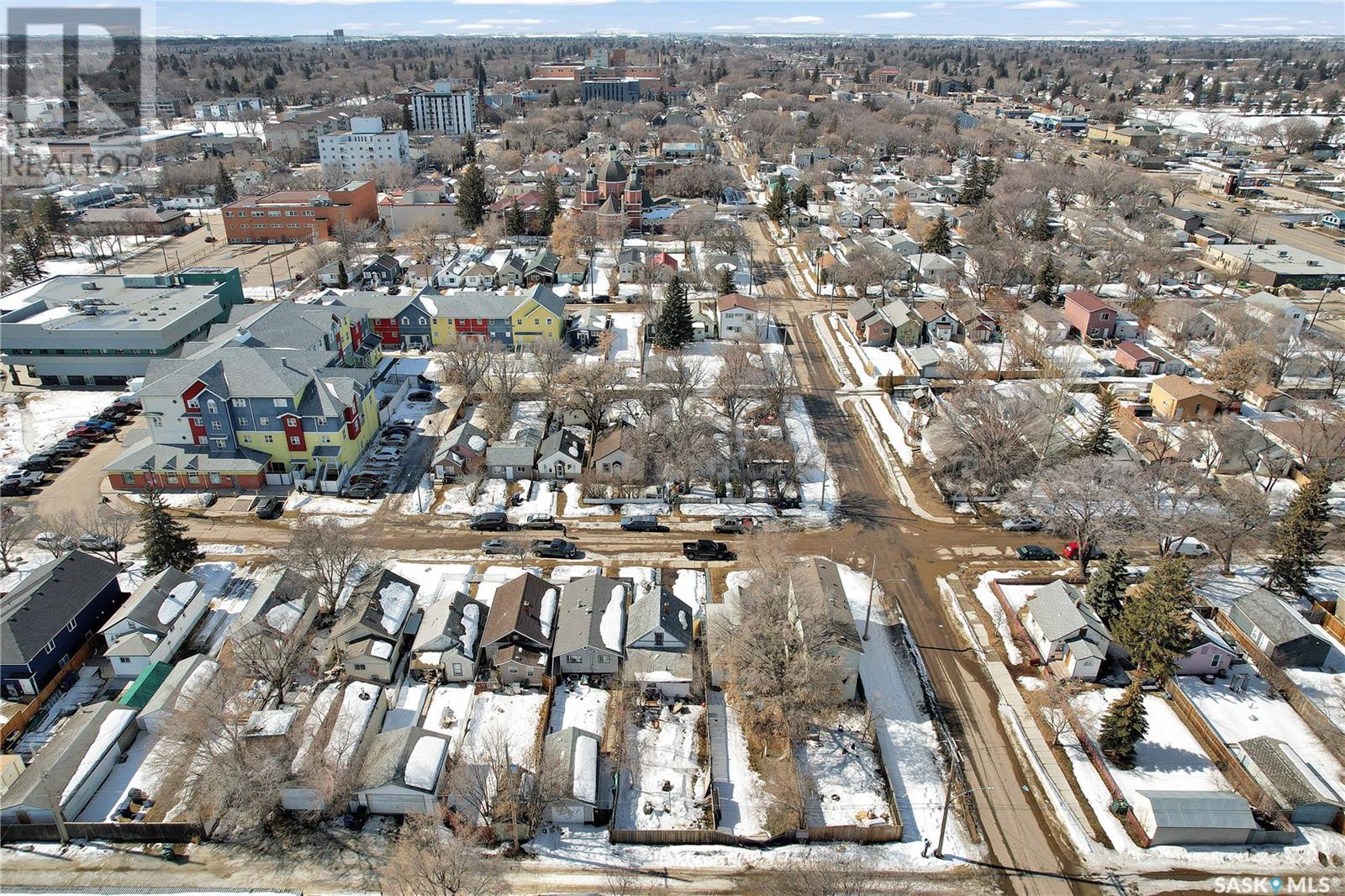 Photo 16 of 206 K Avenue S, Saskatoon SK