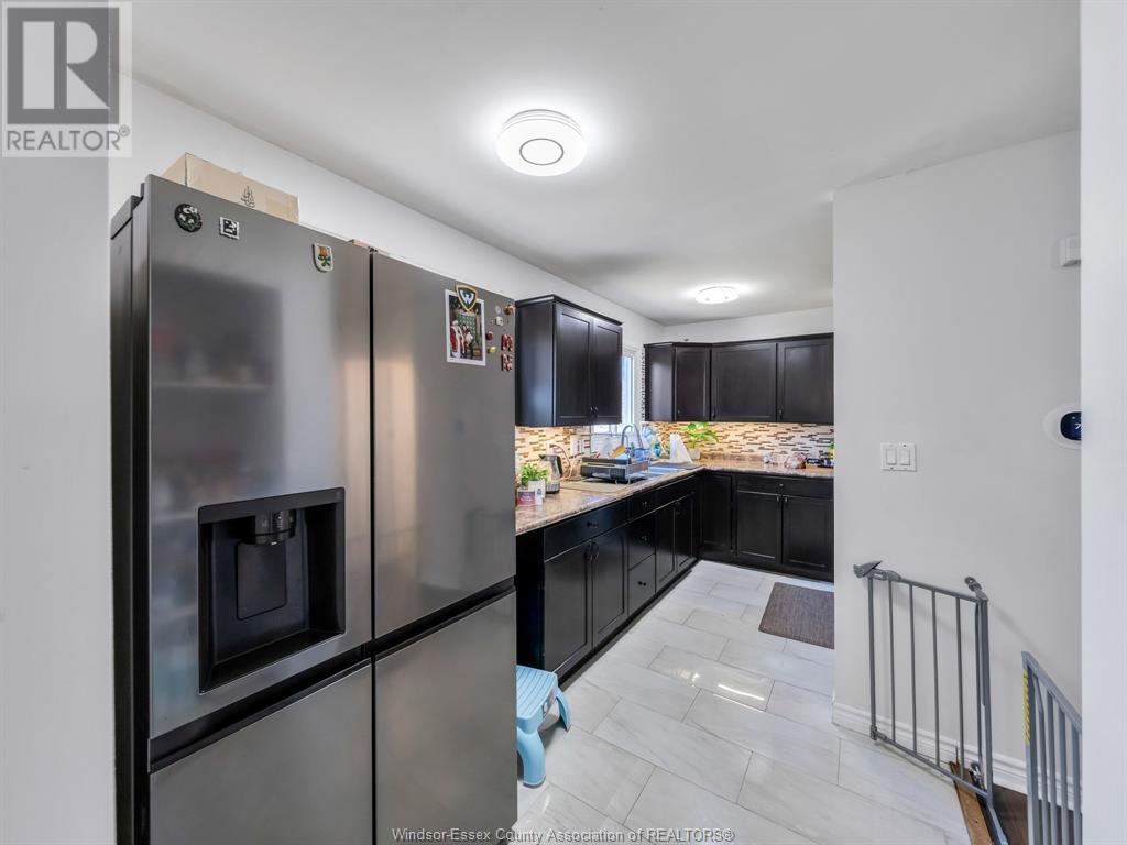 Photo 3 of 10670 Lambeth Road, Windsor ON