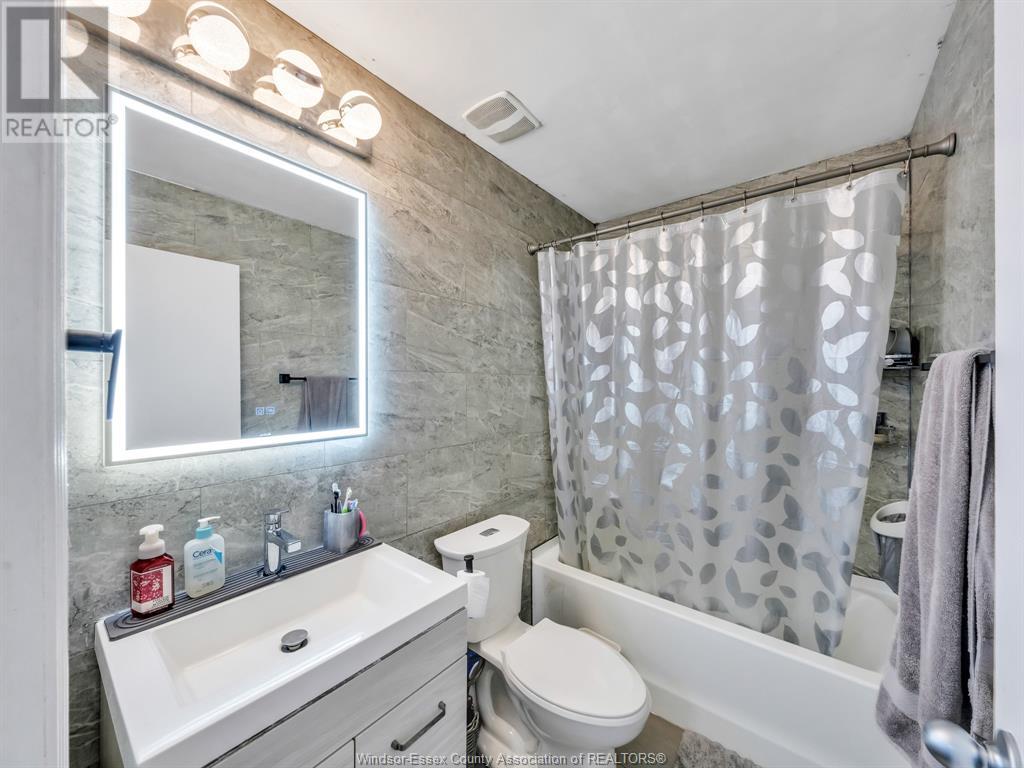 Photo 26 of 10670 Lambeth Road, Windsor ON