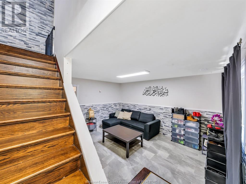Photo 8 of 10670 Lambeth Road, Windsor ON