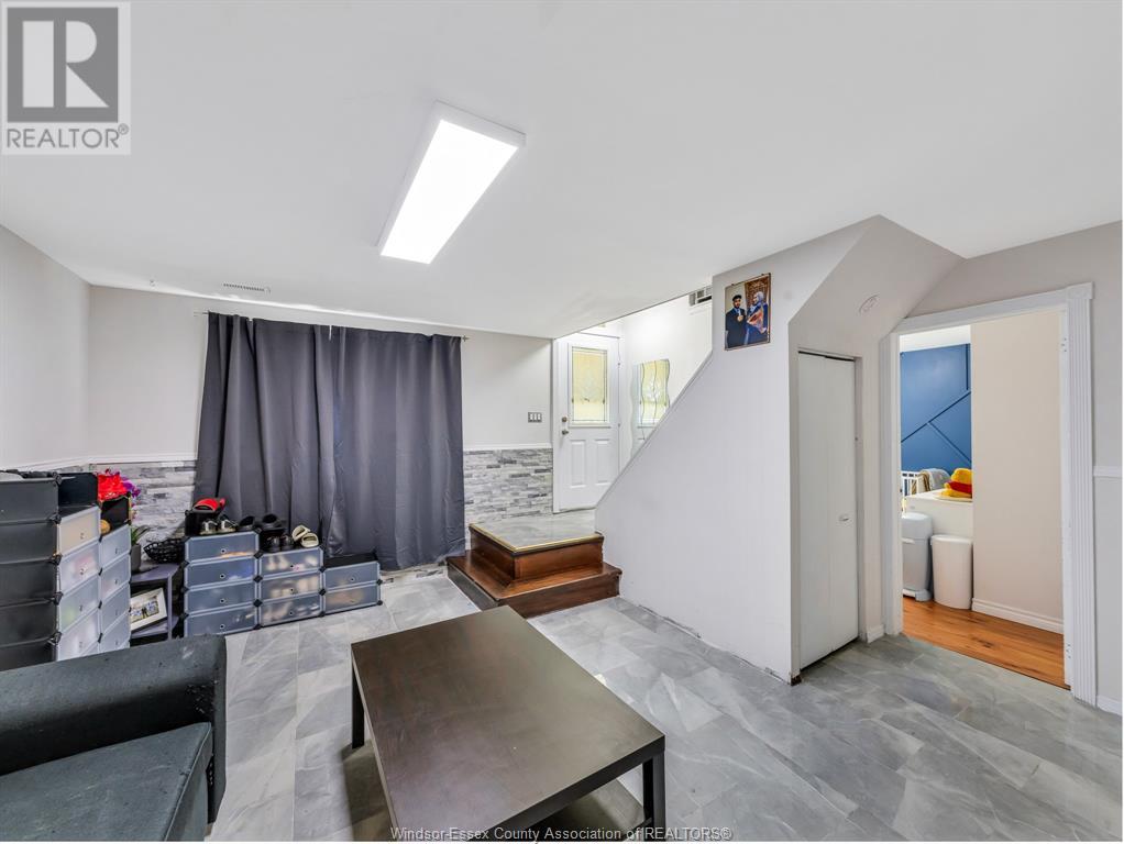 Photo 15 of 10670 Lambeth Road, Windsor ON