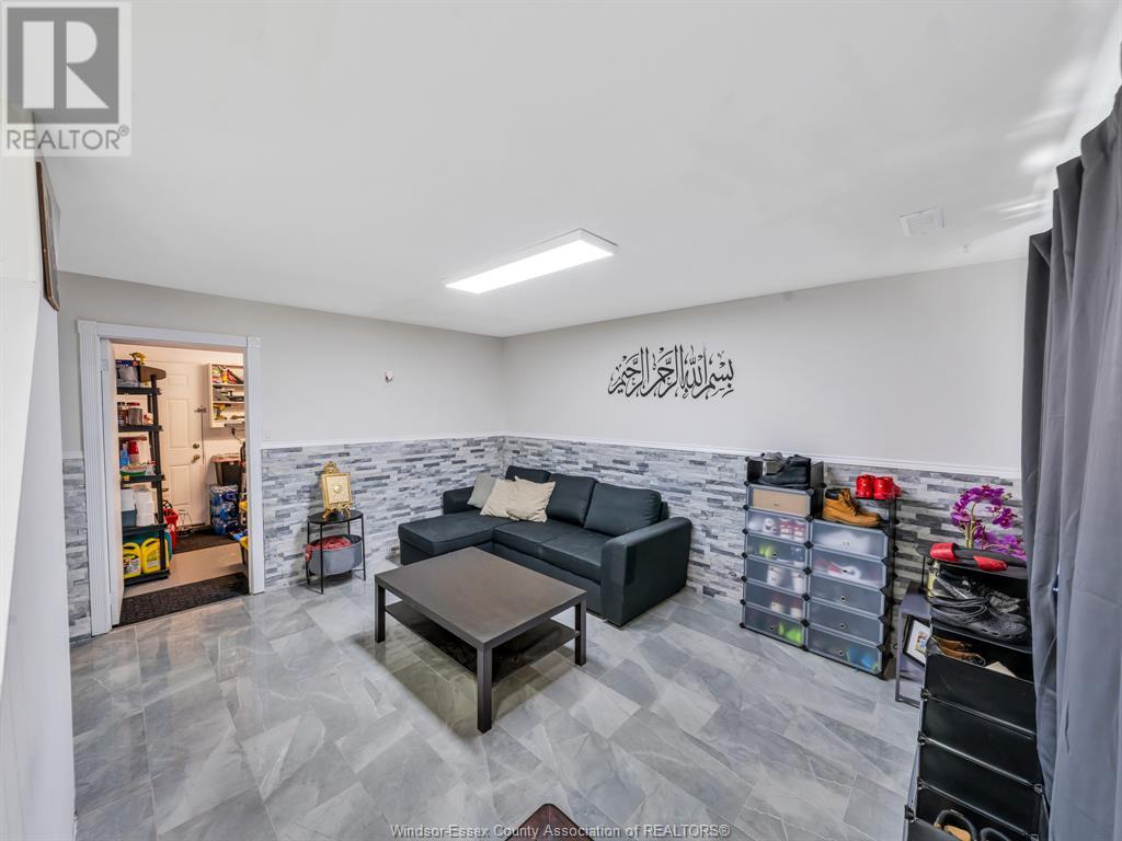Photo 25 of 10670 Lambeth Road, Windsor ON