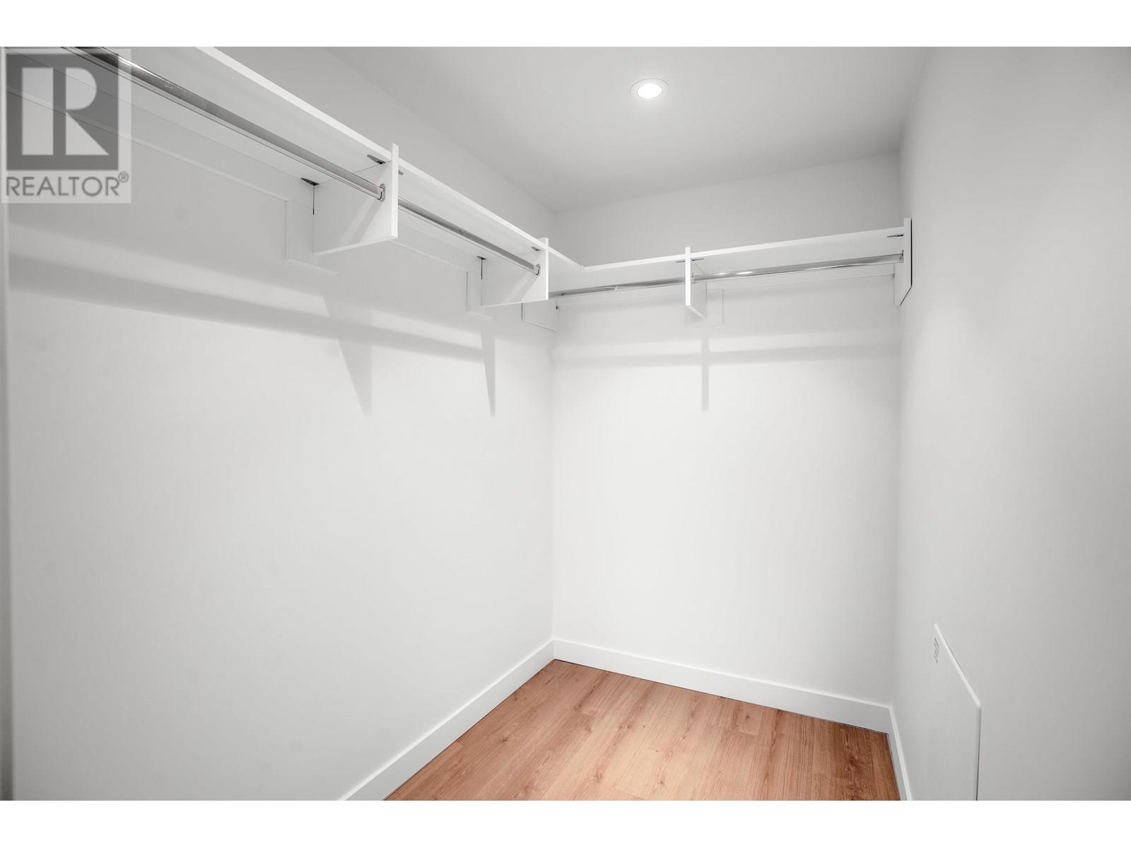 Photo 10 of 1705 1500 Fern Street, North Vancouver BC