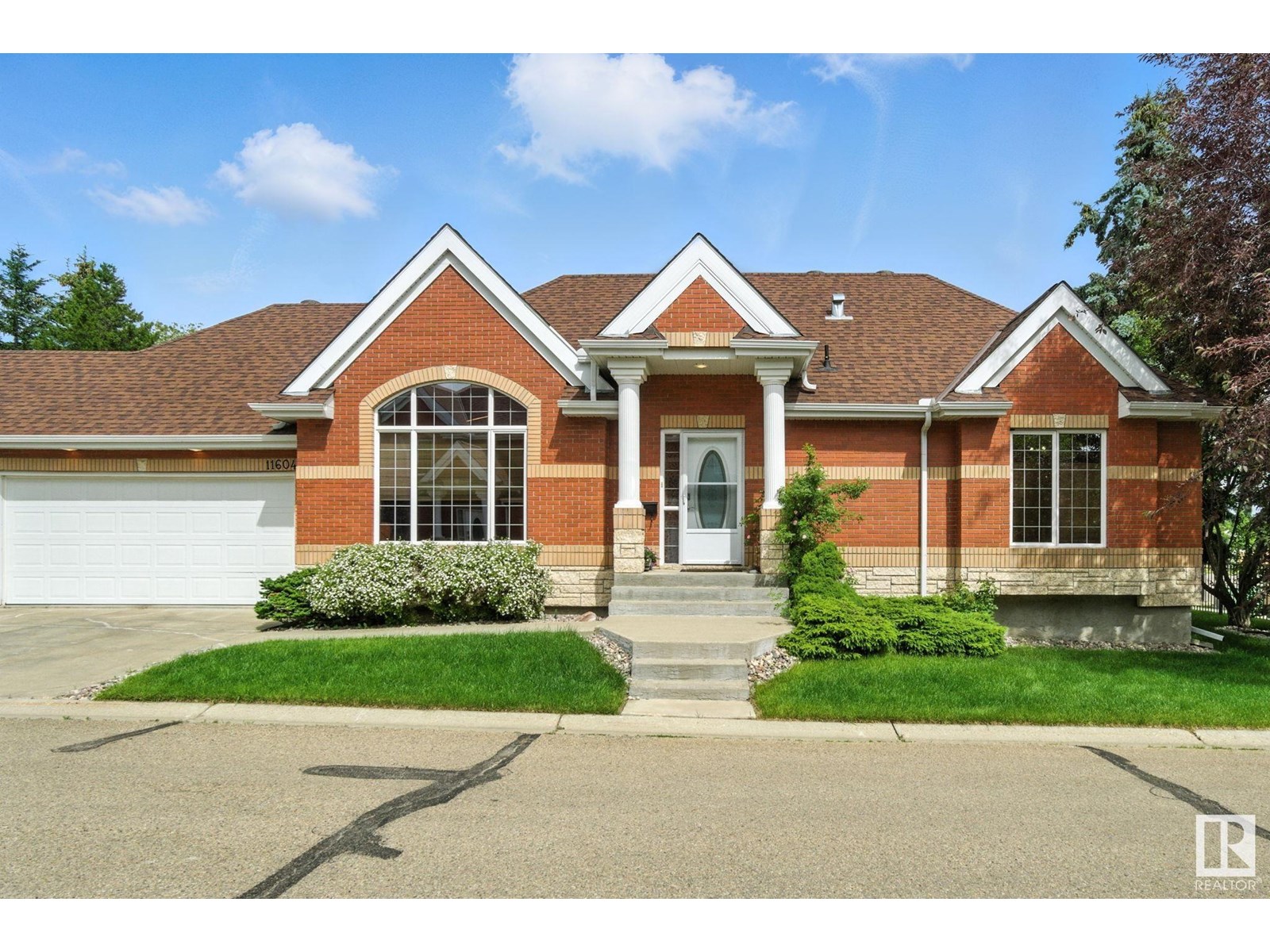 Photo 2 of 11604 15 Av Nw, Edmonton AB