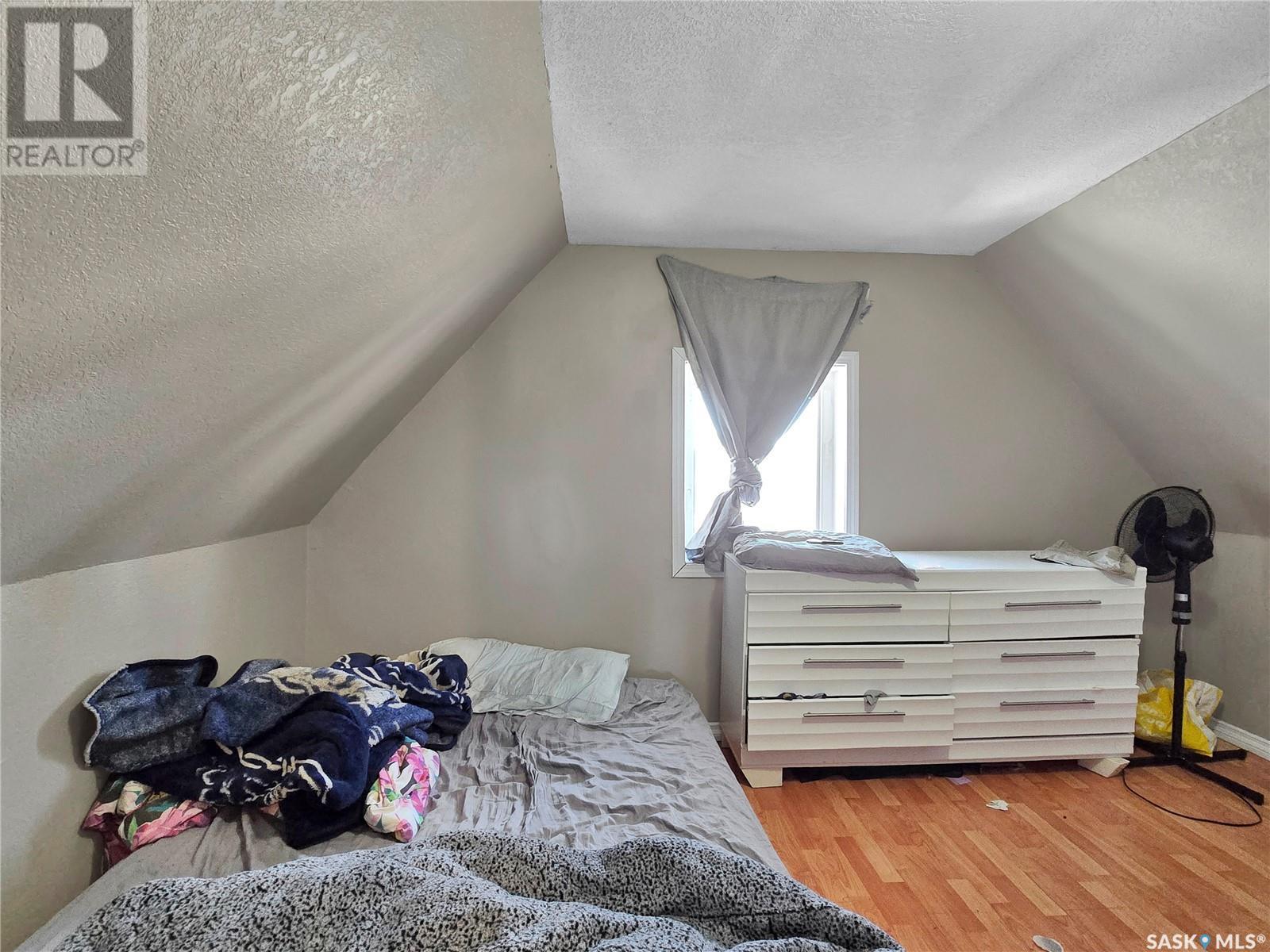 Photo 10 of 312 E Avenue S, Saskatoon SK