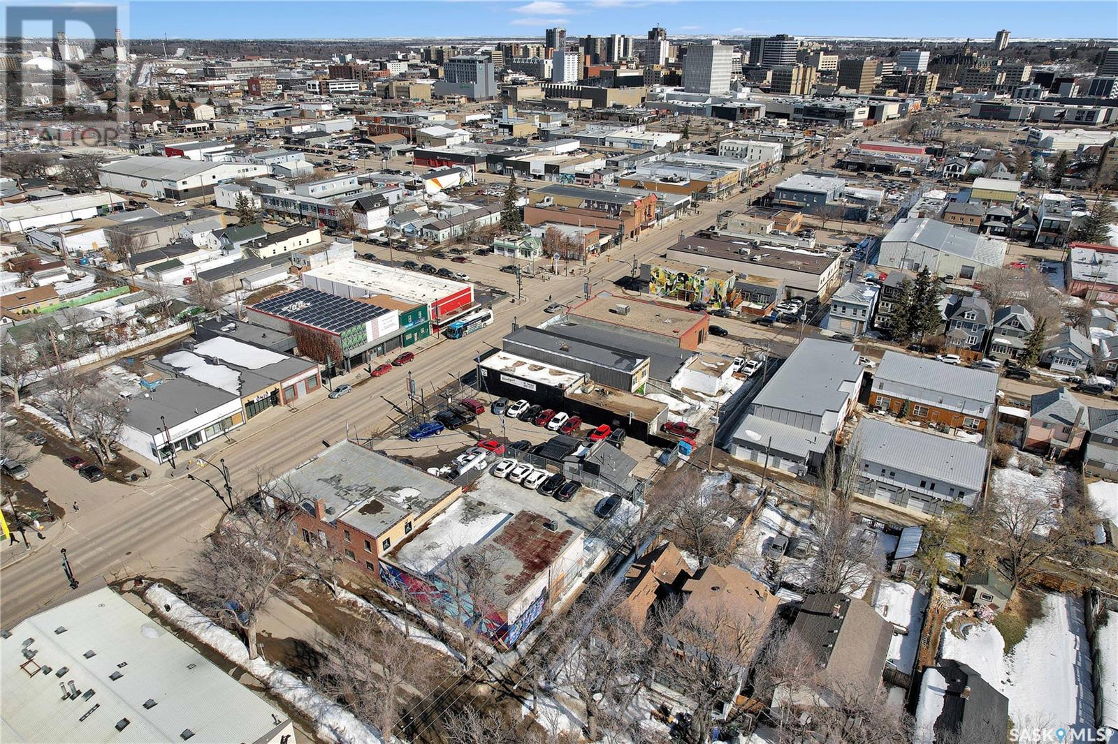 Photo 18 of 312 E Avenue S, Saskatoon SK