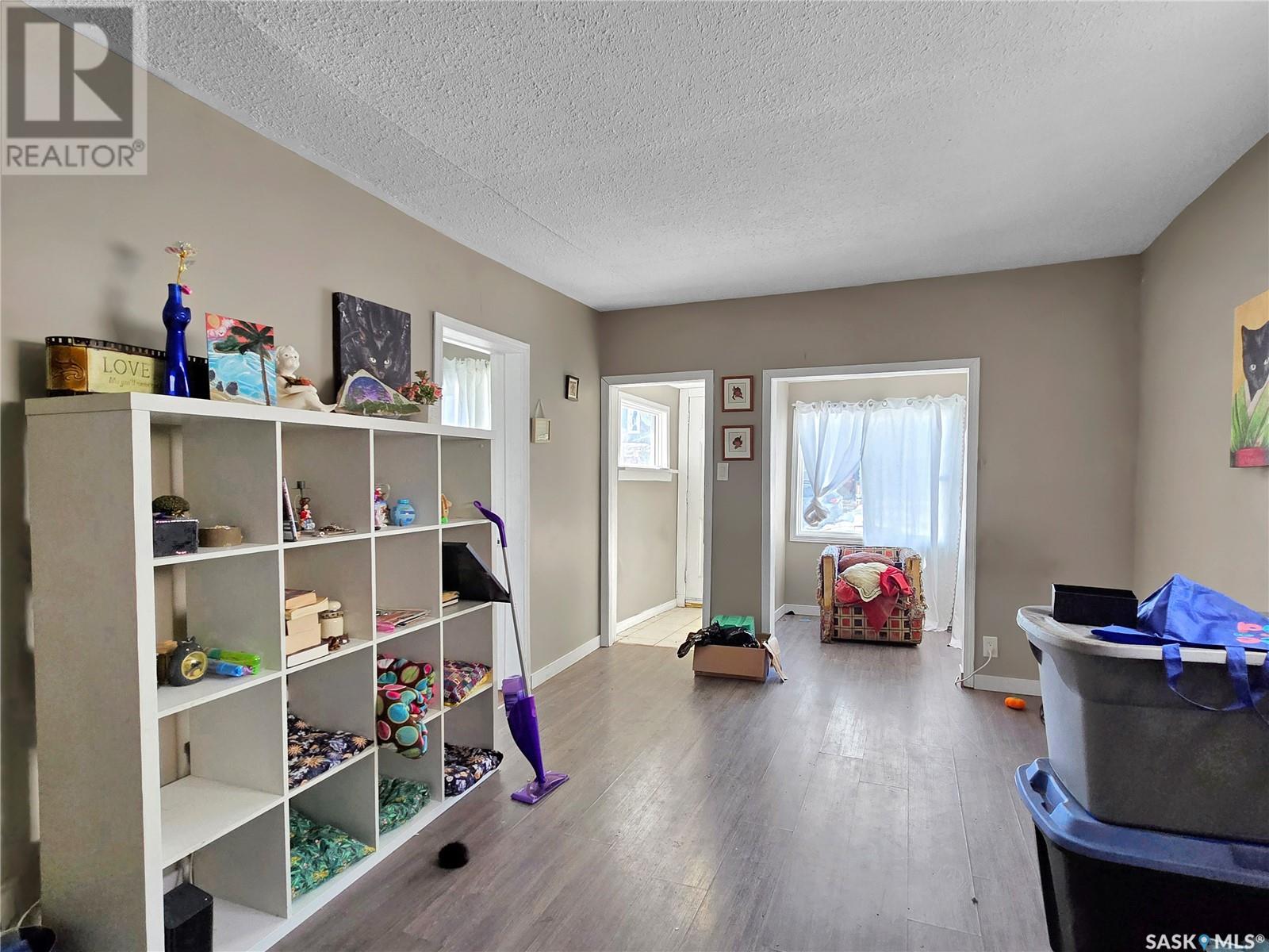 Photo 2 of 312 E Avenue S, Saskatoon SK