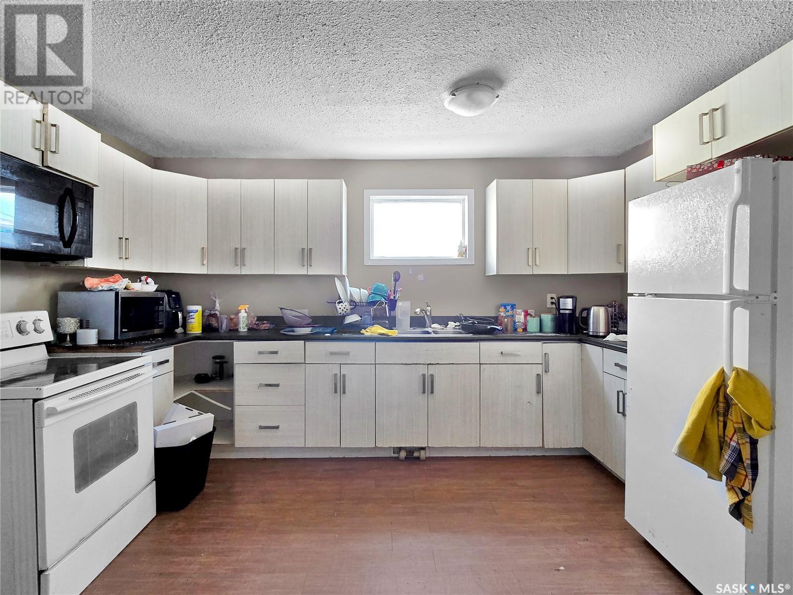 Photo 6 of 312 E Avenue S, Saskatoon SK