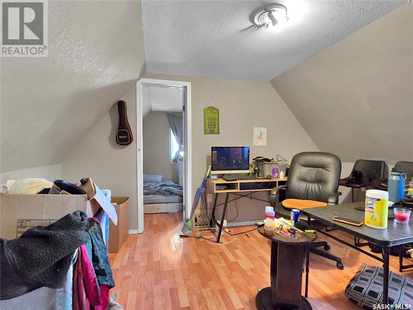 Photo 9 of 312 E Avenue S, Saskatoon SK