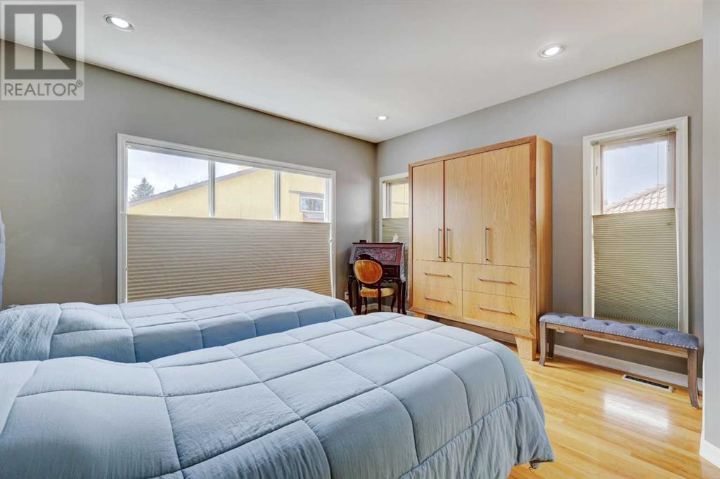 Single Family House Bungalow for Sale in  Santana Bay NW Sandstone Valley Calgary 