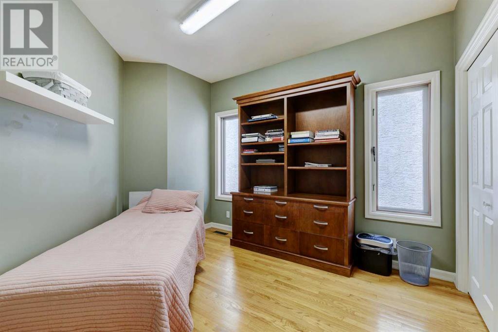 Single Family House Bungalow for Sale in  Santana Bay NW Sandstone Valley Calgary 