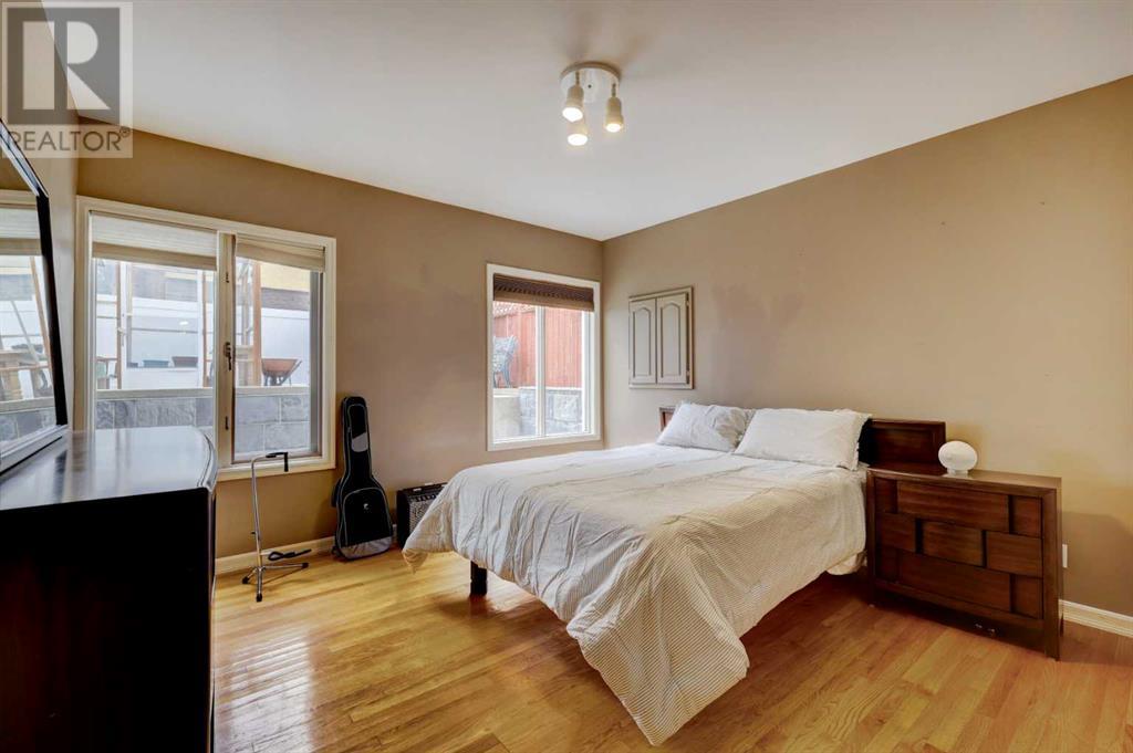Single Family House Bungalow for Sale in  Santana Bay NW Sandstone Valley Calgary 